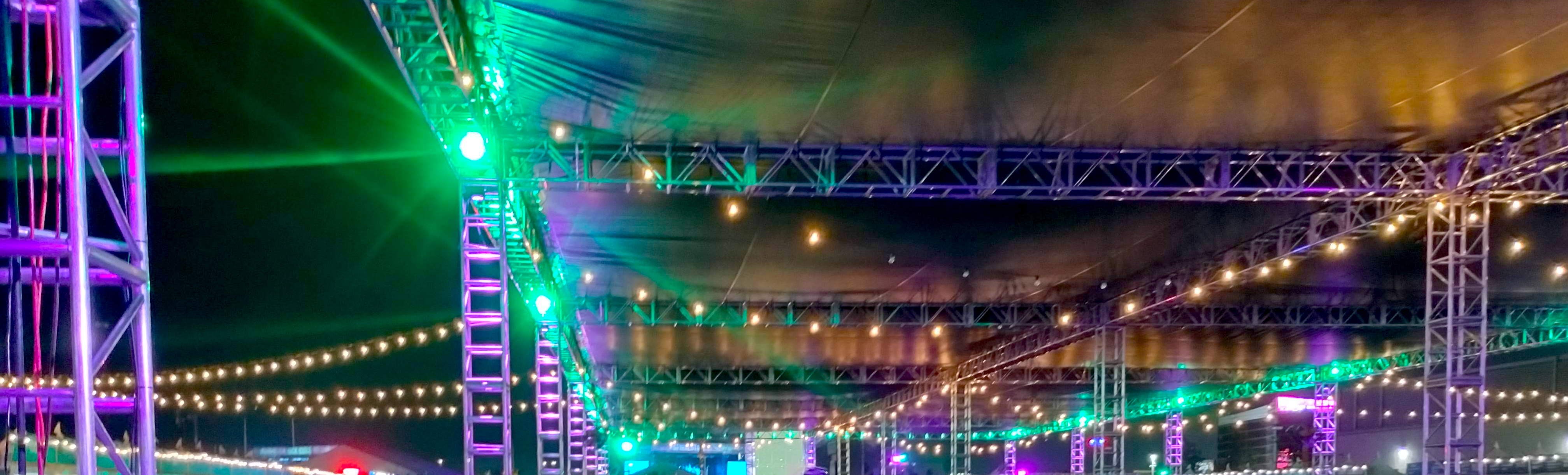 rafters at a concert